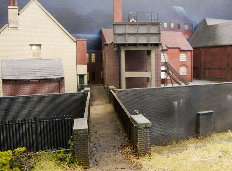 view-along-the-alleyway.jpg